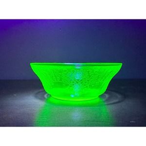 Vintage Hazel Atlas uranium glass bowl/candy dish